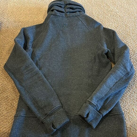 Lululemon Women’s Grey Glitter Cuddle Up Jacket/Sweatshirt Zip-up, Size 8 - Picture 6 of 8